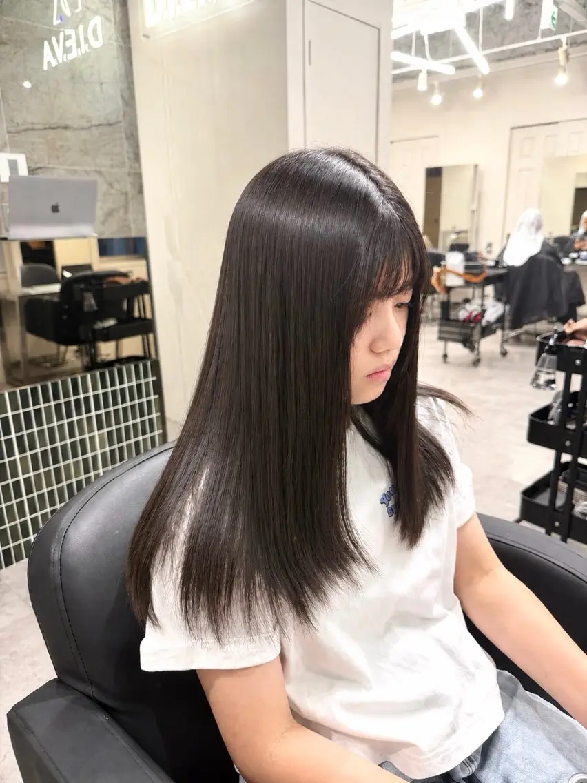 セミロング カット 縮毛矯正 トリートメント 🫧とぅるん艶髪🫧 透明感カラー×猿渡のヘアスタイル