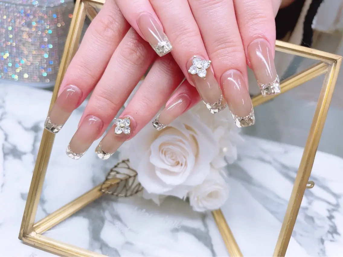 ネイル ブラウン フレンチネイル ジェルネイル ガラスフレンチ ゴールド Lilas Nailのネイルデザイン