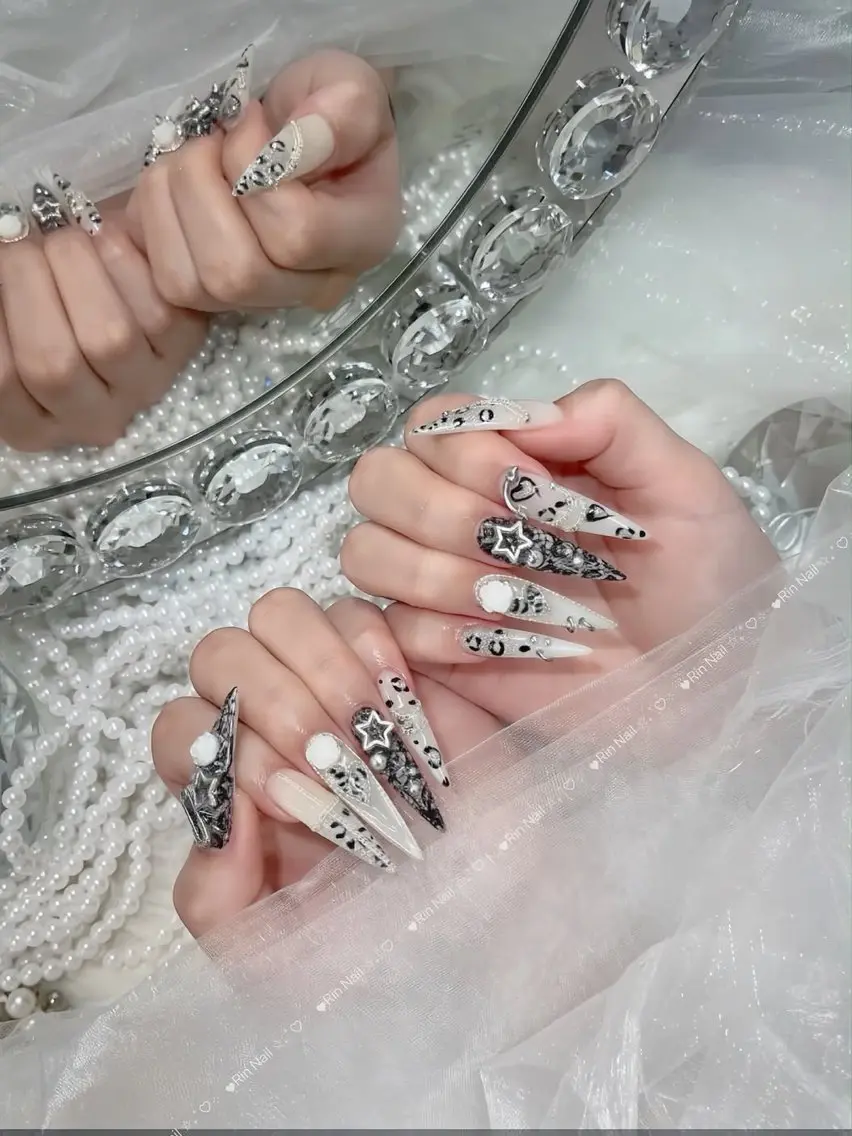 ネイル オーロラネイル チークネイル 桜ネイル クリアネイル ドット Rin Nail Shinokuboのネイルデザイン