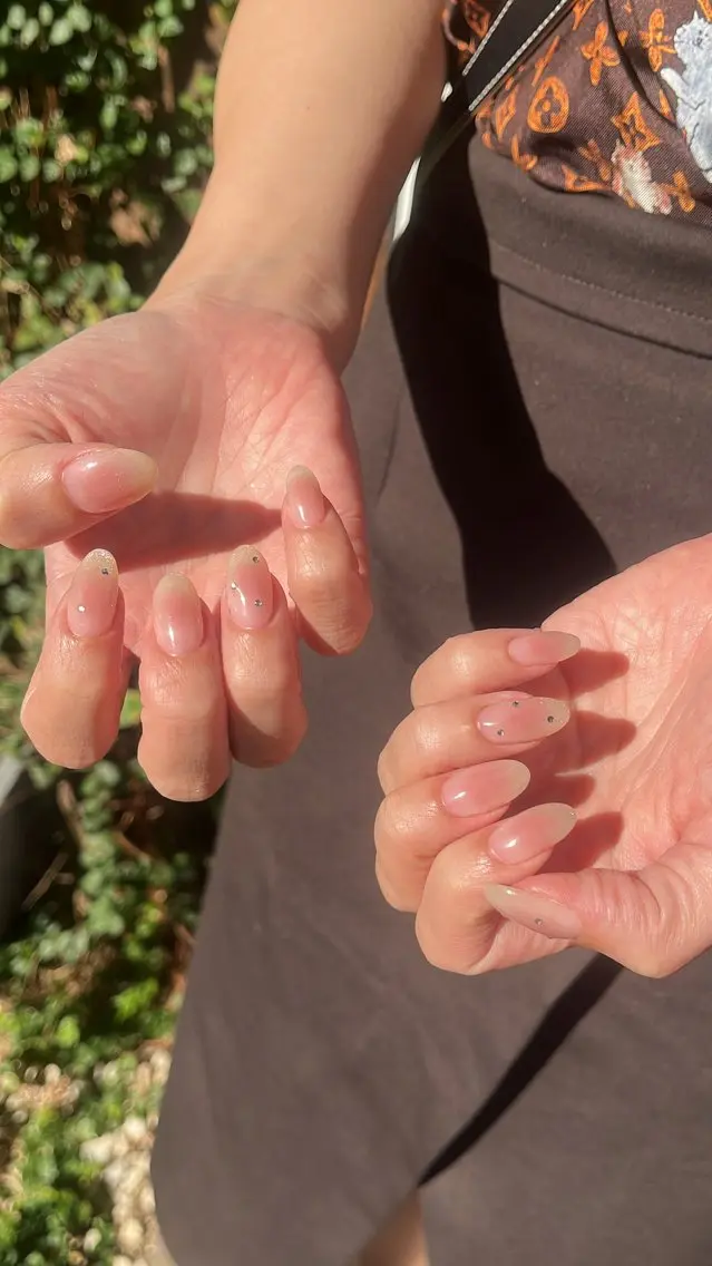 ネイル ニュアンスネイル シンプルネイル ストーンネイル SAKU nail 作島茜のネイルデザイン