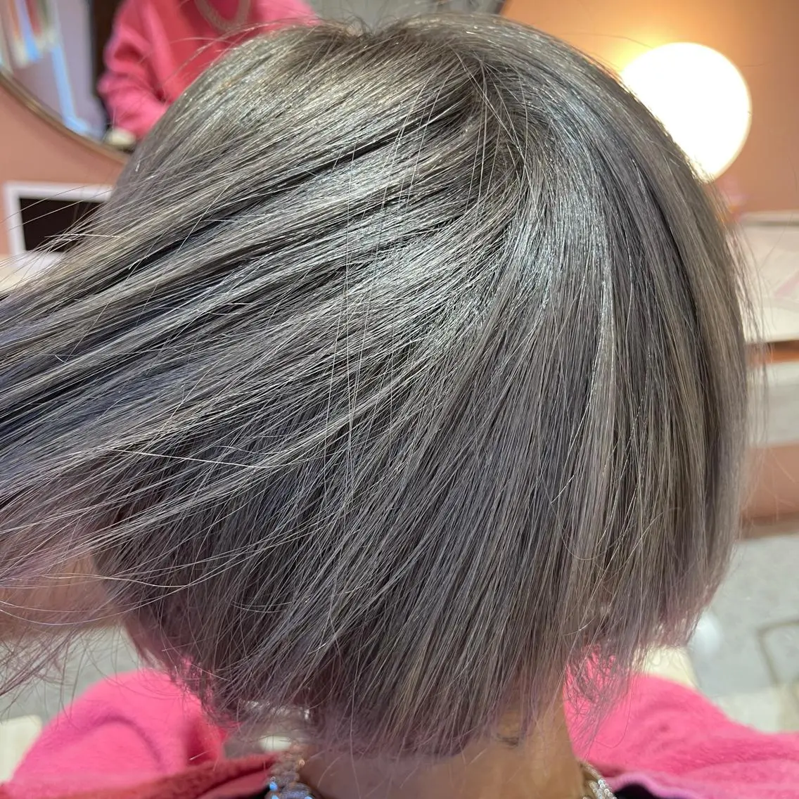 ショート カラー ブリーチ シルバー nameless miichiのヘアスタイル