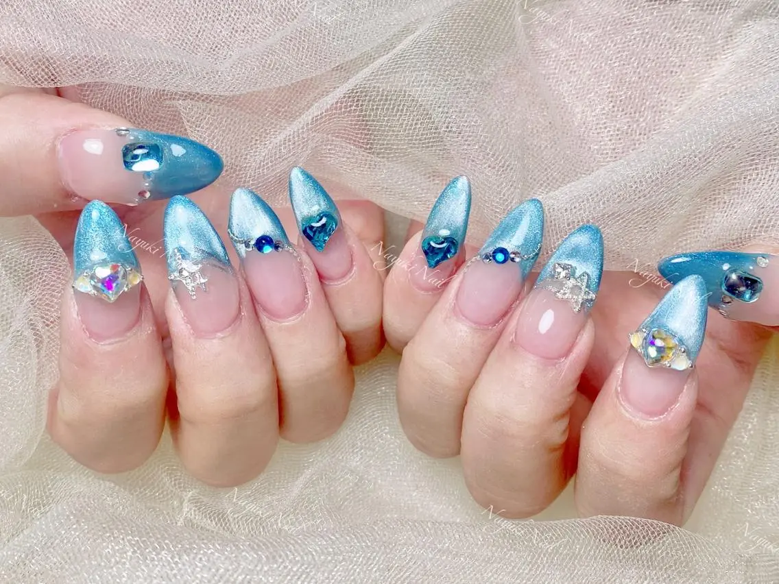 ネイル 🦋 Queenieのネイルデザイン