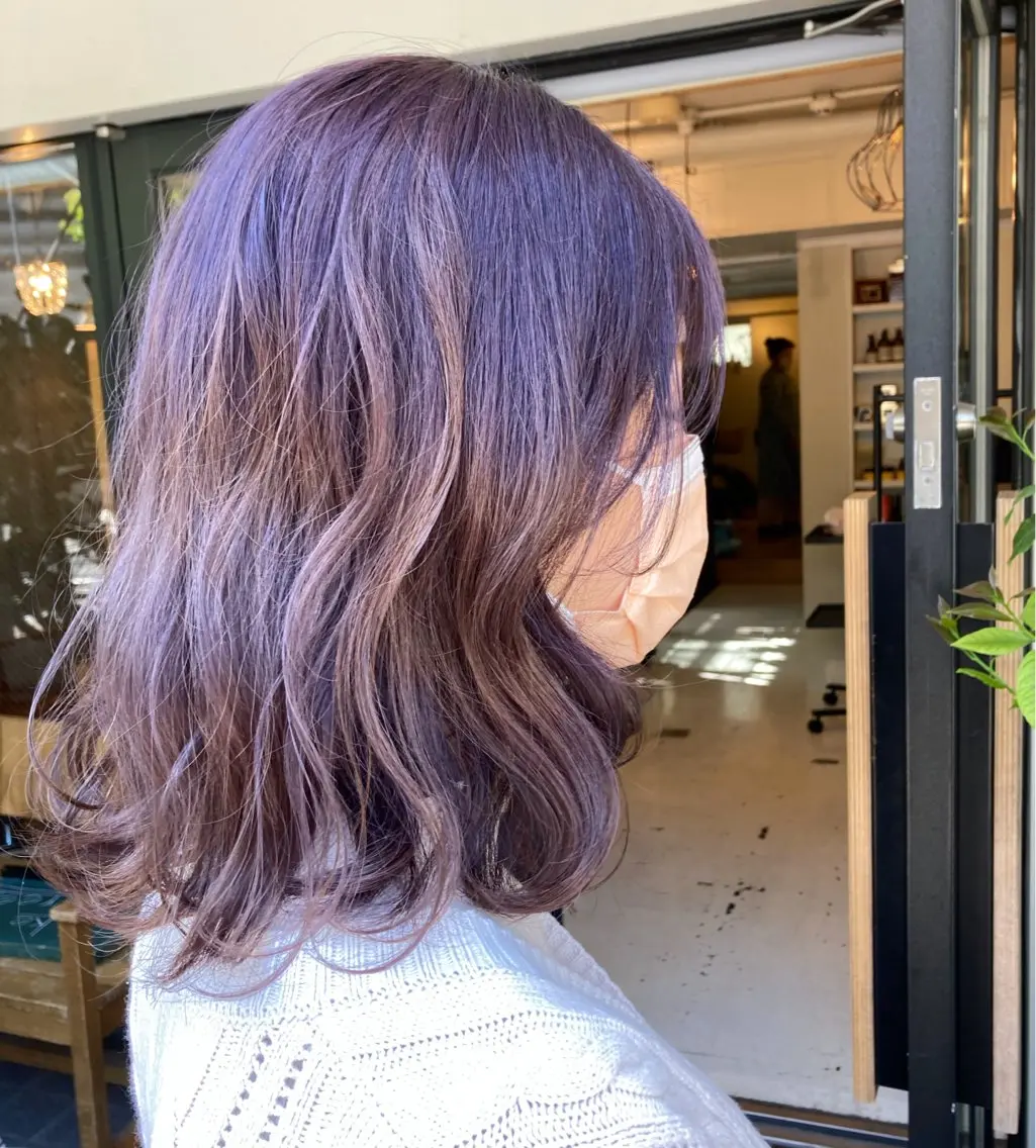 セミロング カラー セミロングパーマ ベージュカラー ブリーチ 透明感カラー イヤリングカラー ✂︎岡根 京花✂︎のヘアスタイル