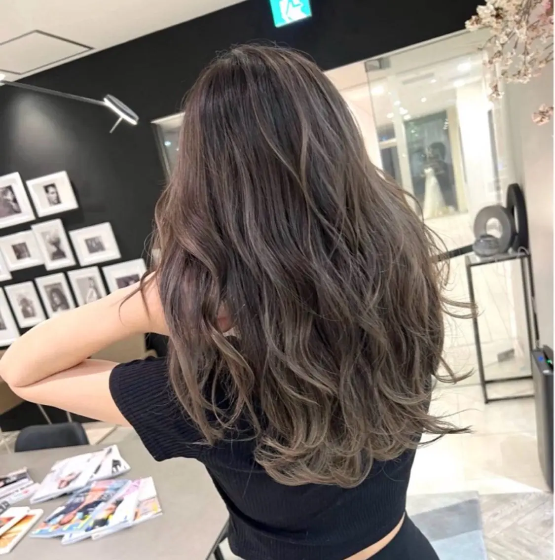 ロング カラー グレージュ ヘアカラー 🇺🇸海外デザイン iCON TOKYOのヘアスタイル