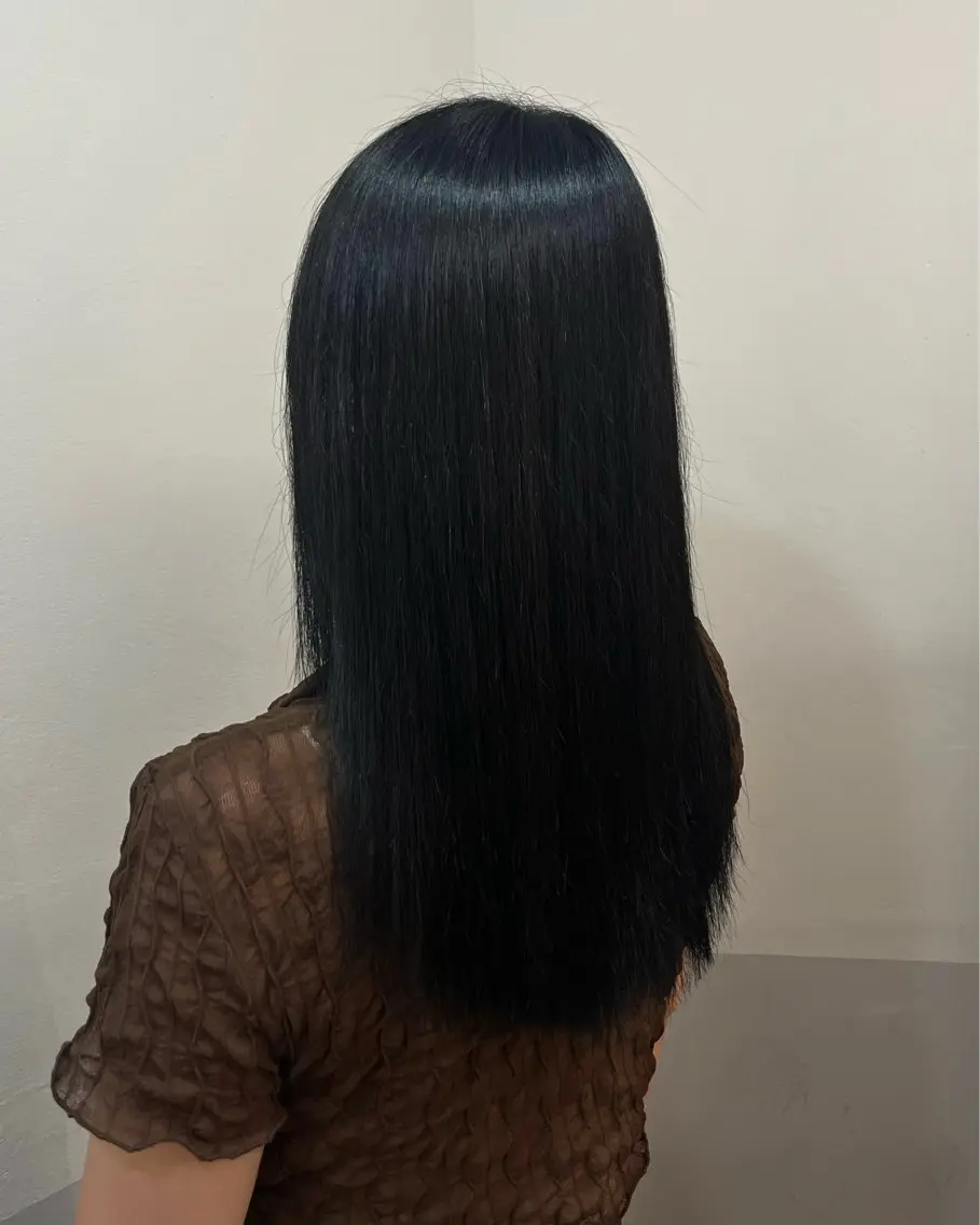 セミロング カラー 黒髪 ブリーチ ブルーカラー ブルーブラック 透明感カラー ヘアカラー トリートメント sayuri /大阪・心斎橋美容師のヘアスタイル