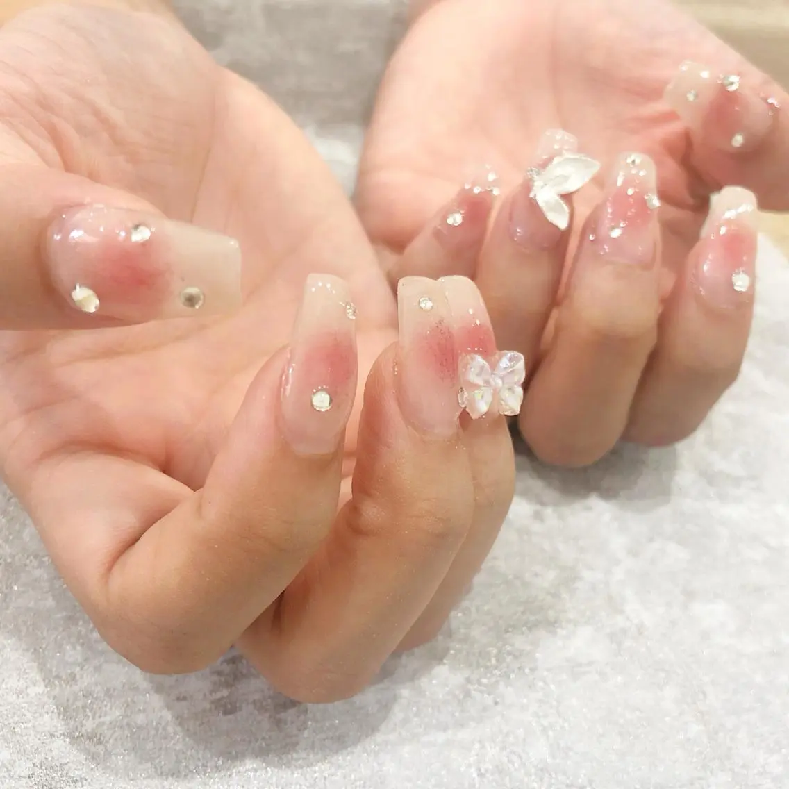 ネイル チークネイル 赤色 ハンドネイル JOLIESSE Ayumiのネイルデザイン