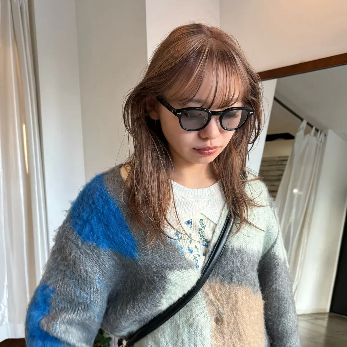 ミディアム カラー ベージュカラー デザインカラー ヘアカラー トリートメント 的場 莉音のヘアスタイル
