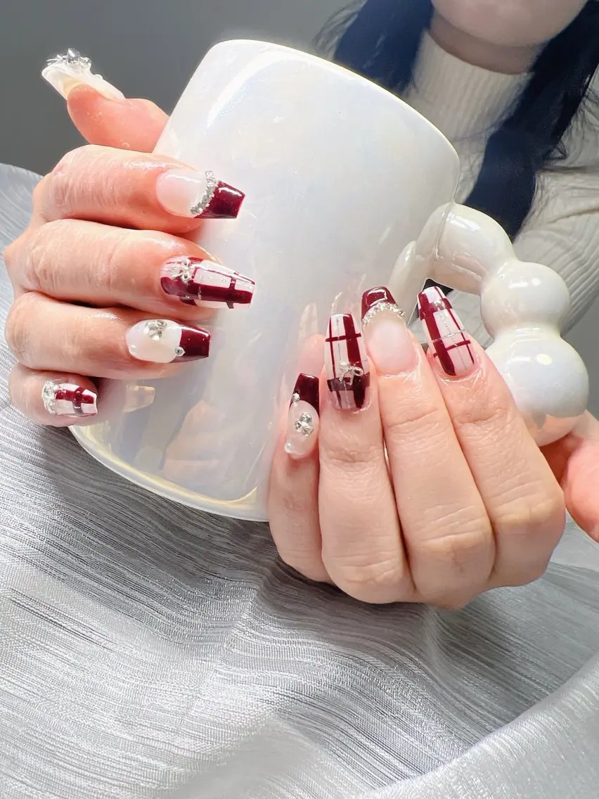ネイル オーロラネイル チークネイル 長さ出し フットネイル フレンチネイル ハンドネイル Lee Nailsのネイルデザイン