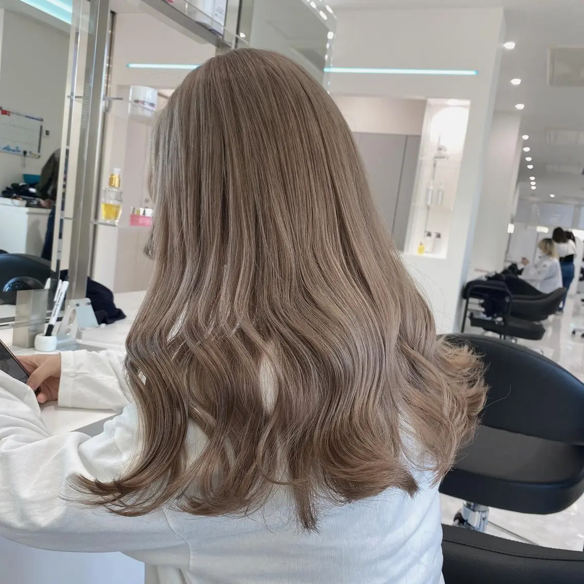 セミロング カラー センターパート特化 井上健太のヘアスタイル