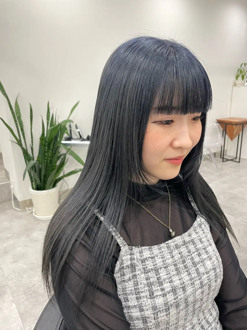 ロング カラー ブルーカラー ネイビーカラー ヘアカラー ⭐トレンドカット&カ ラーCocoro🪿のヘアスタイル