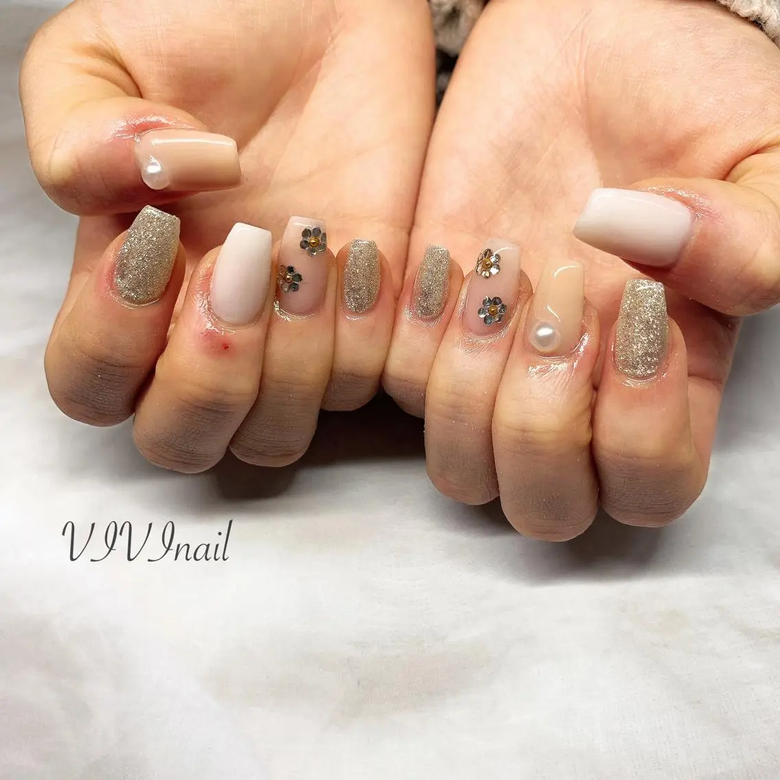 ネイル フラワーネイル ストーンネイル ハンドネイル vivi nailのネイルデザイン