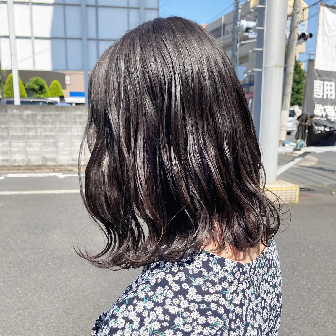 ミディアム カラー グレージュ カット パーマ しんた ようのヘアスタイル