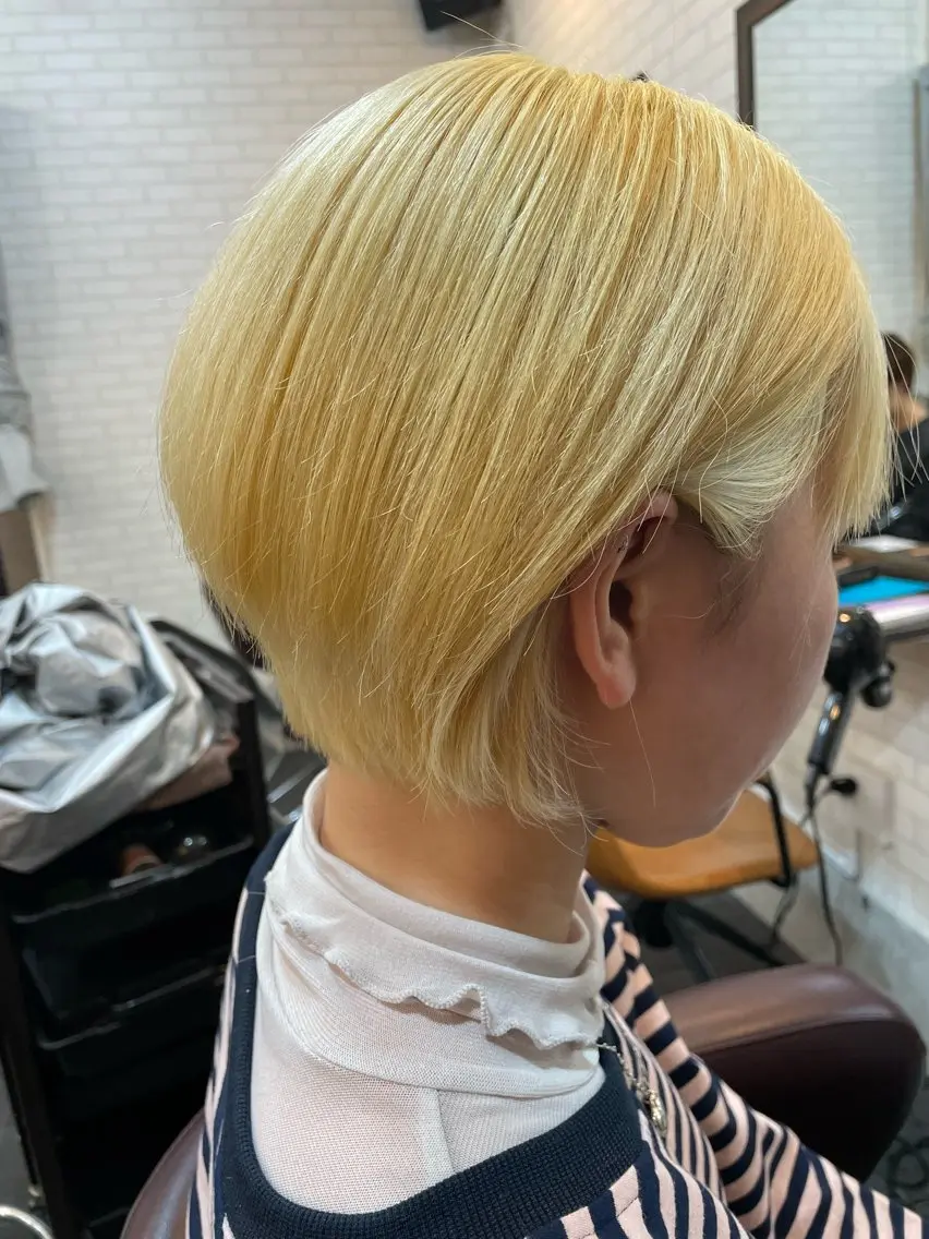 ショート カラー ショートボブ 抜きっぱなしブロンド ボブ ショートヘア 米本 匠のヘアスタイル