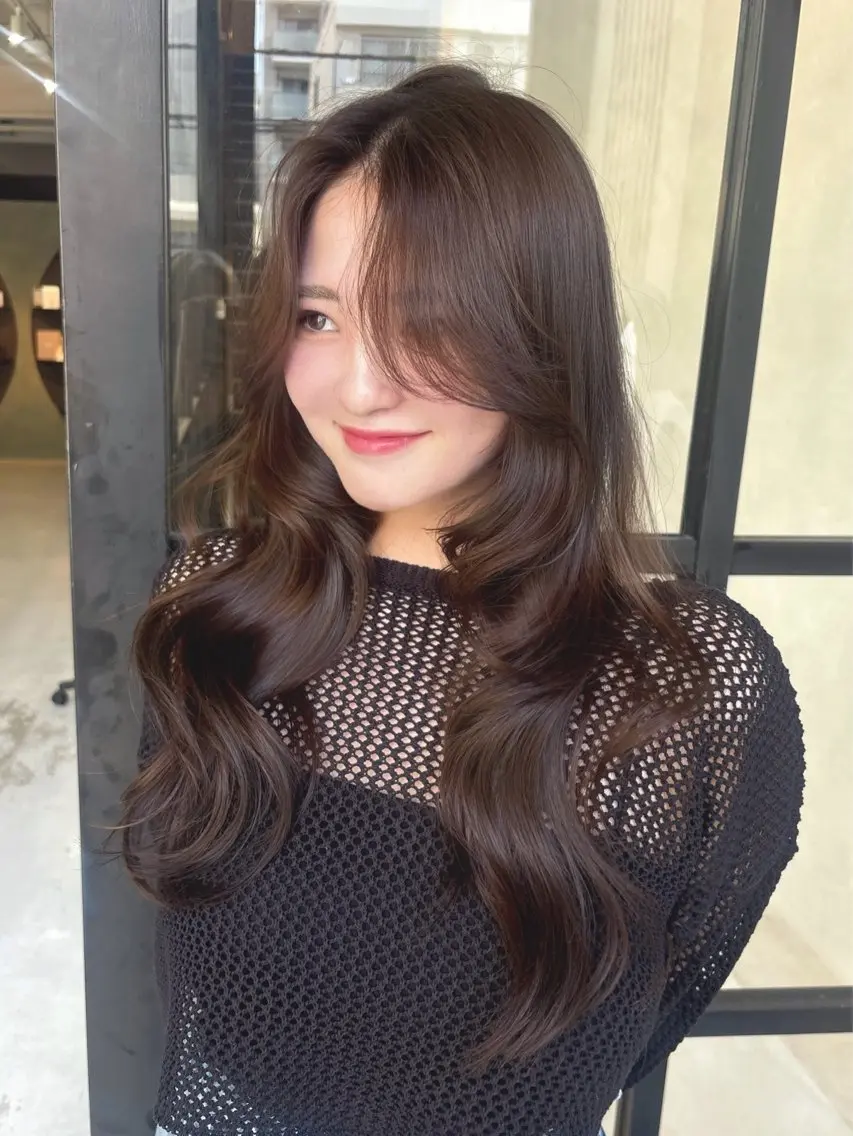 ロング カラー グレージュ レイヤーカット 佐伯 鼓乃美のヘアスタイル