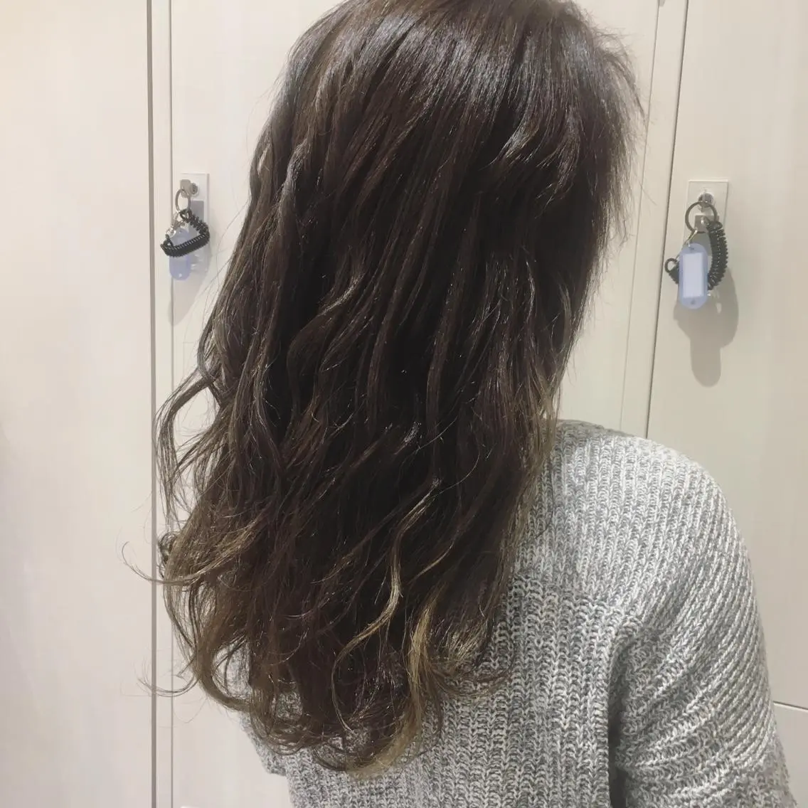 ロング カラー アッシュ ハイライトカラー イルミナカラー ハイライト 似合わせカット/ レイヤーカット/新谷のヘアスタイル