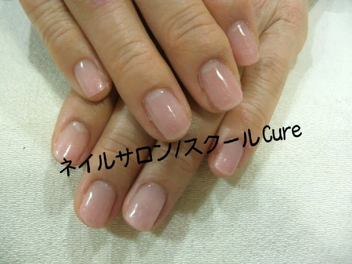 ショート ネイル グラデーション シンプルネイル ネイルサロン Cureのネイルデザイン