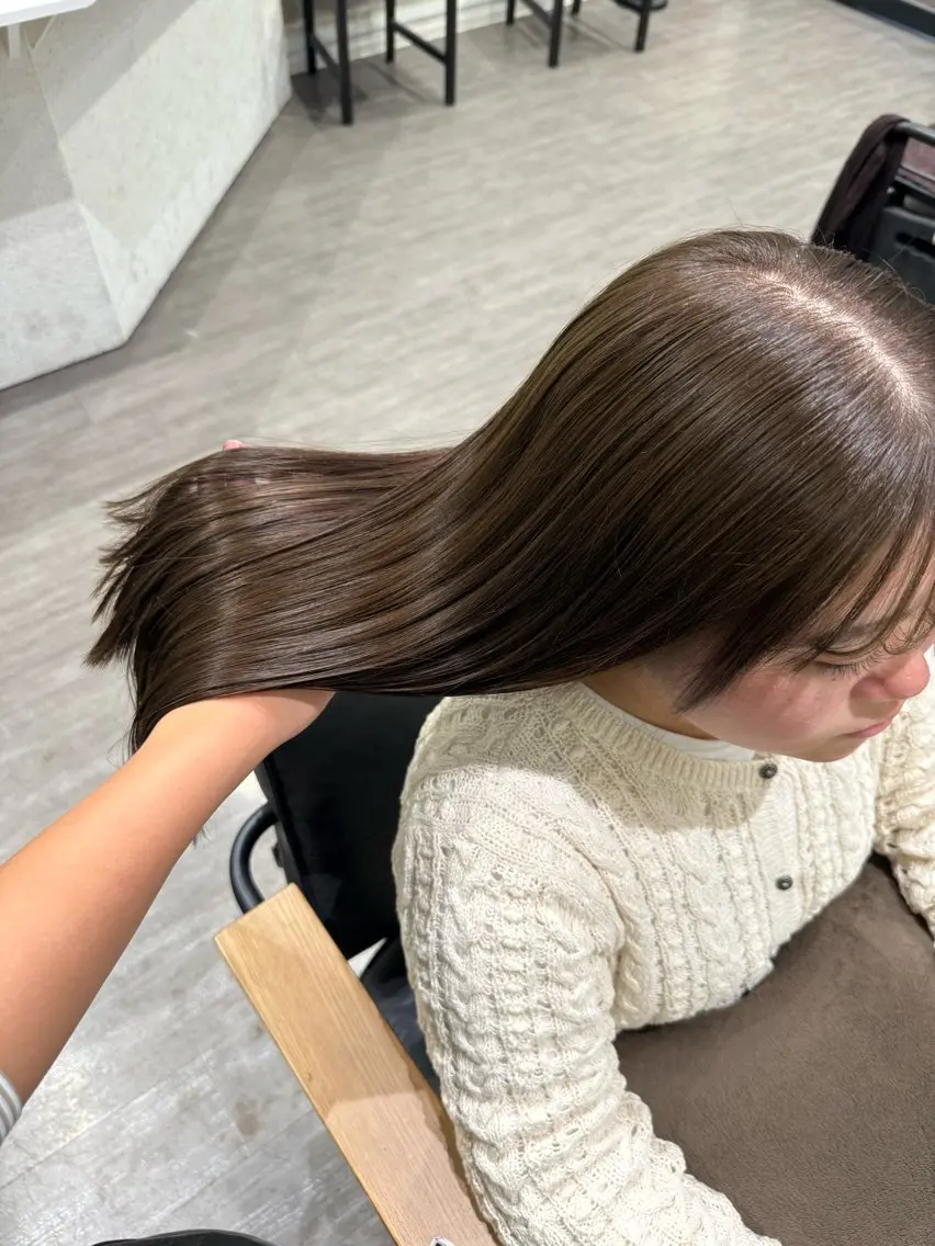 セミロング カラー グレージュ オリーブグレージュ オリーブグレー カット ヘアカラー トリートメント 艶髪レイヤー上田 紗也🇰🇷💗のヘアスタイル
