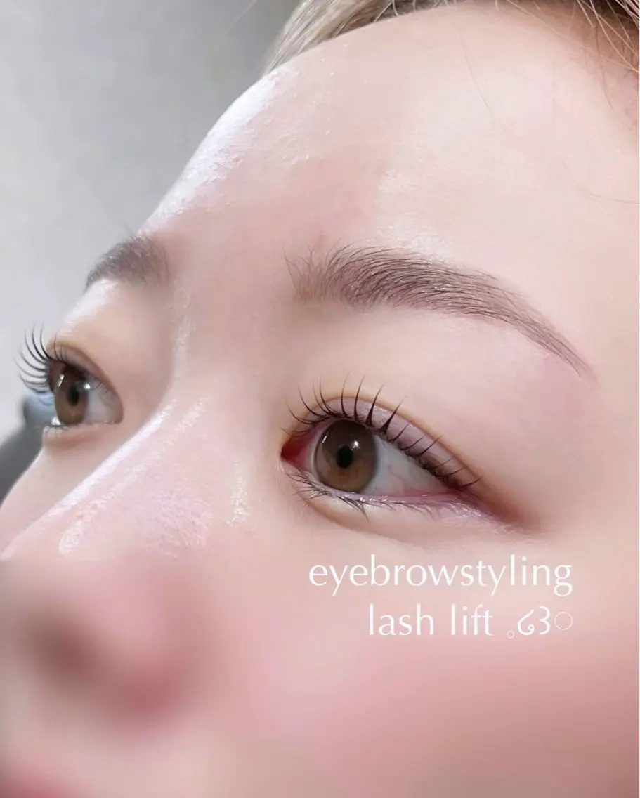 眉毛WAX(間引き〇) + 選べるまつ毛パーマ +眉 カラーの写真