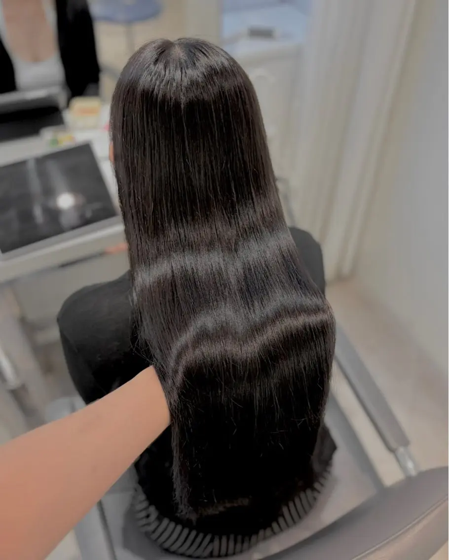 ロング ヘアカラー 伊原 愛実のヘアスタイル