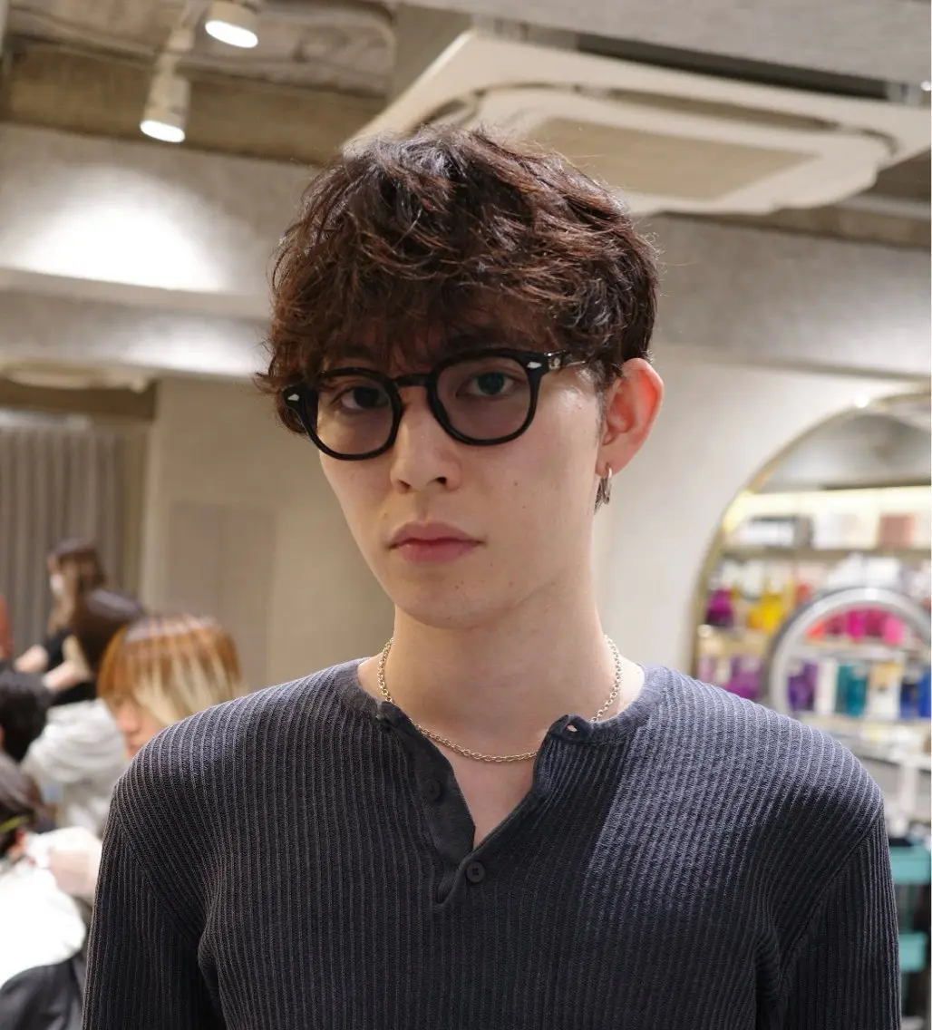 ミディアム パーマ メンズ ミディアムパーマ メンズパーマ カット パーマ ヘアセット メンズパーマ 新宿 yudaiのヘアスタイル