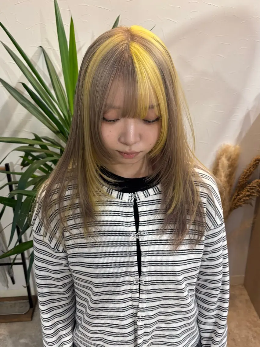 ロング カラー イエローカラー レイヤーカット ヘアカラー SHOTO ハイトー ン/ブロンドカラーのヘアスタイル