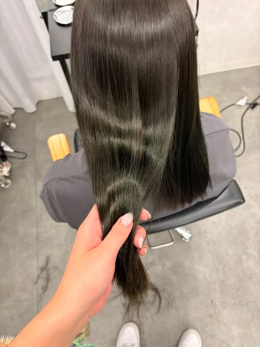 ミディアム カラー ベージュカラー オリーブベージュ カット ヘアカラー トリートメント LIV My【マイ】 艶カラー/髪質改善のヘアスタイル