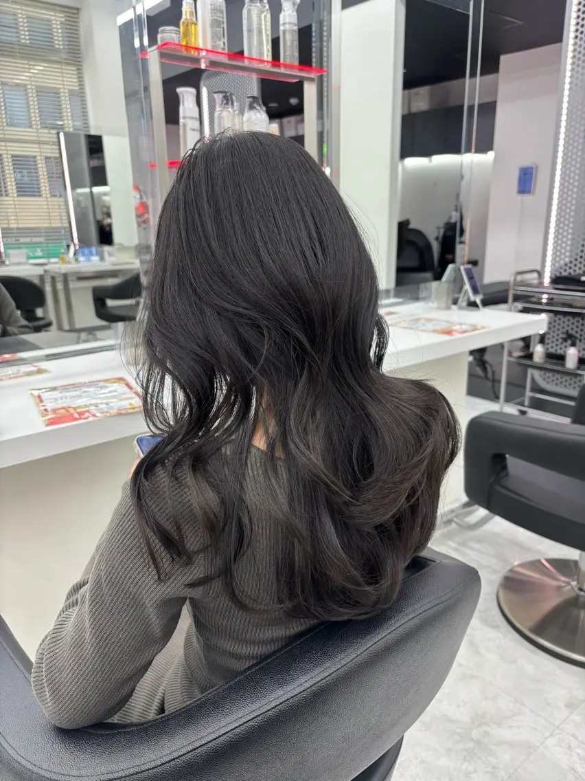 ロング カラー 抜け感レイヤー︴ ニュアンスカラーのヘアスタイル