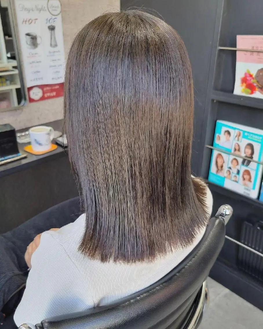 セミロング カラー ベージュカラー グレージュ ハイライトカラー オリーブベージュ オリーブグレージュ カット ヘアカラー トリートメント Day&Night [店長]Chiakiのヘアスタイル