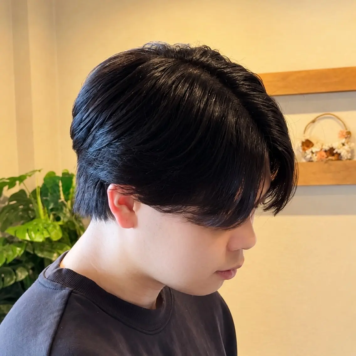 ミディアム パーマ メンズ ミディアムパーマ センターパート ダウンパーマ フェザーパーマ カルマパーマ カット パーマ 韓国ヘア/ニュアンス /フェザー/SHINのヘアスタイル
