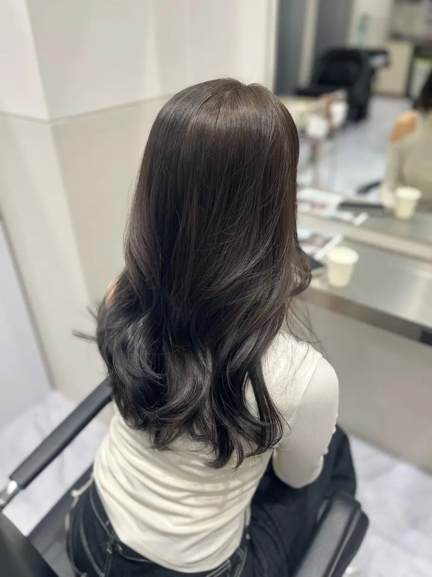 セミロング ヘアカラー 🤍ちなみ 🤍のヘアスタイル