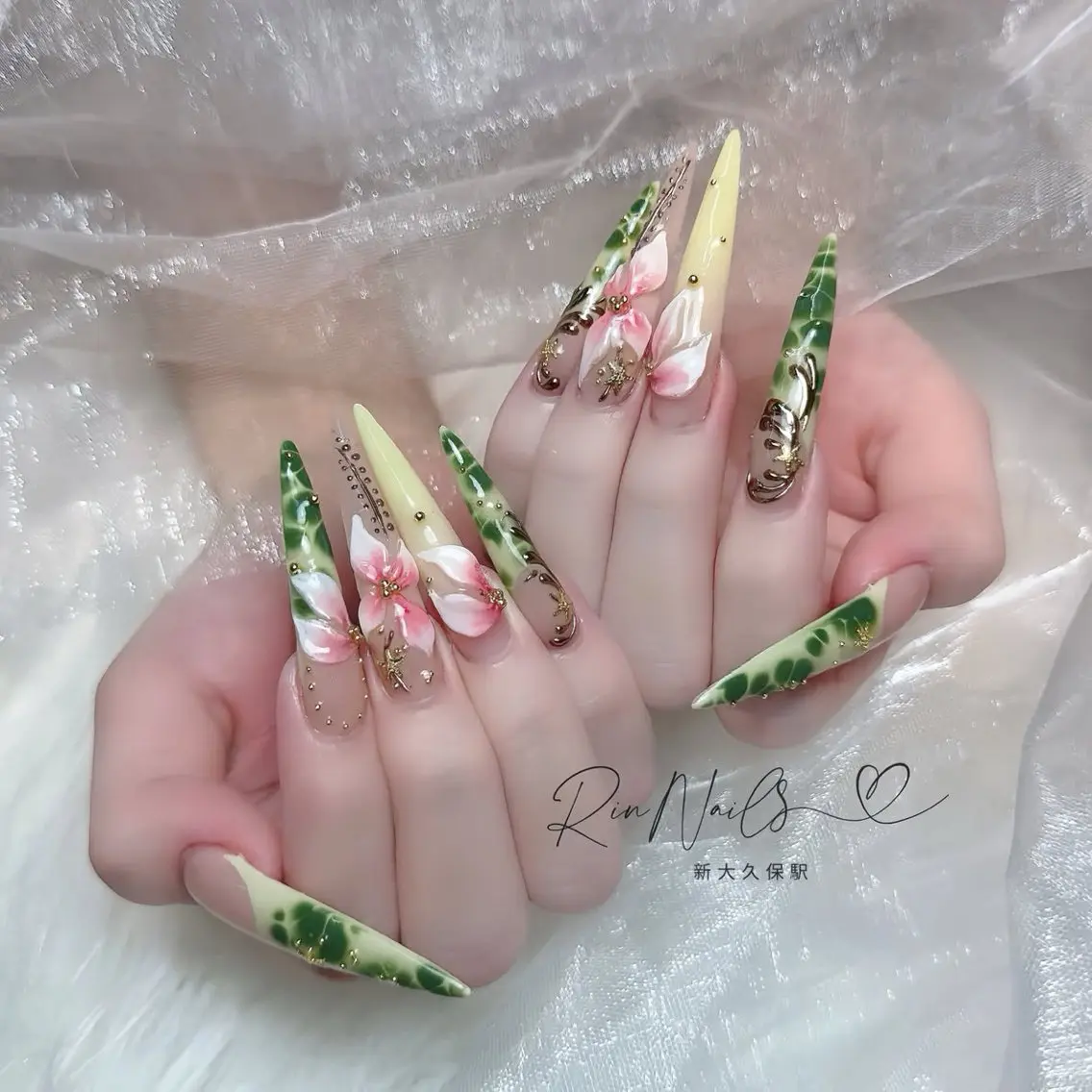ネイル オーロラネイル ブルー フットネイル ジェルネイル 氷ネイル・うるうるネイル ハンドネイル Rin Nail 新大久保店のネイルデザイン
