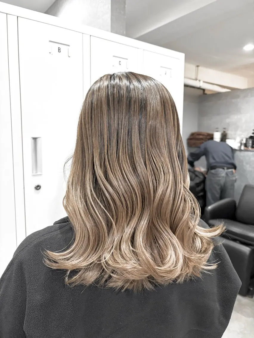 ミディアム ヘアカラー 🎀難波8時開店🎀 HIKARIのヘアスタイル