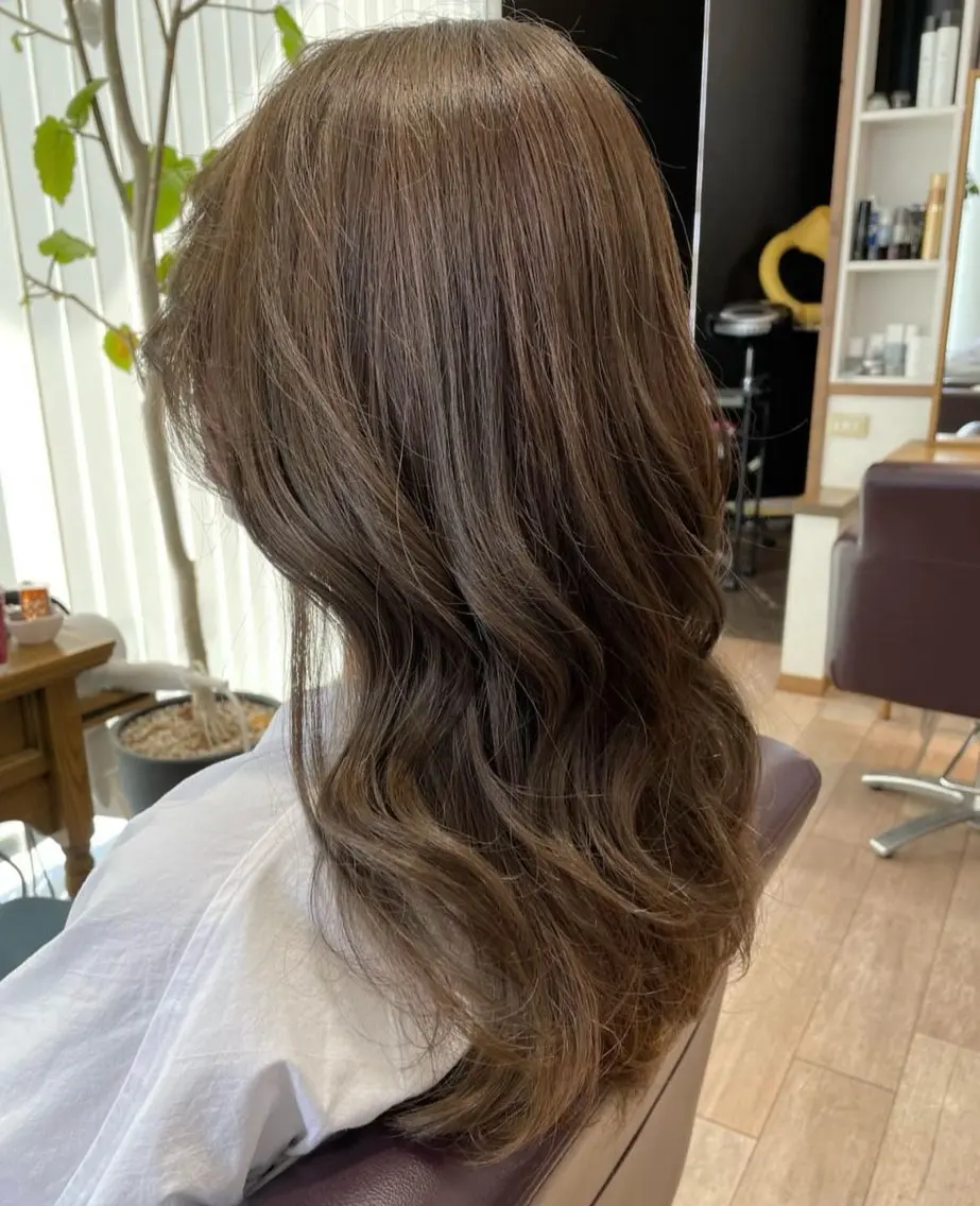 セミロング カラー ブラウンカラー シミズ カエデ🍁のヘアスタイル