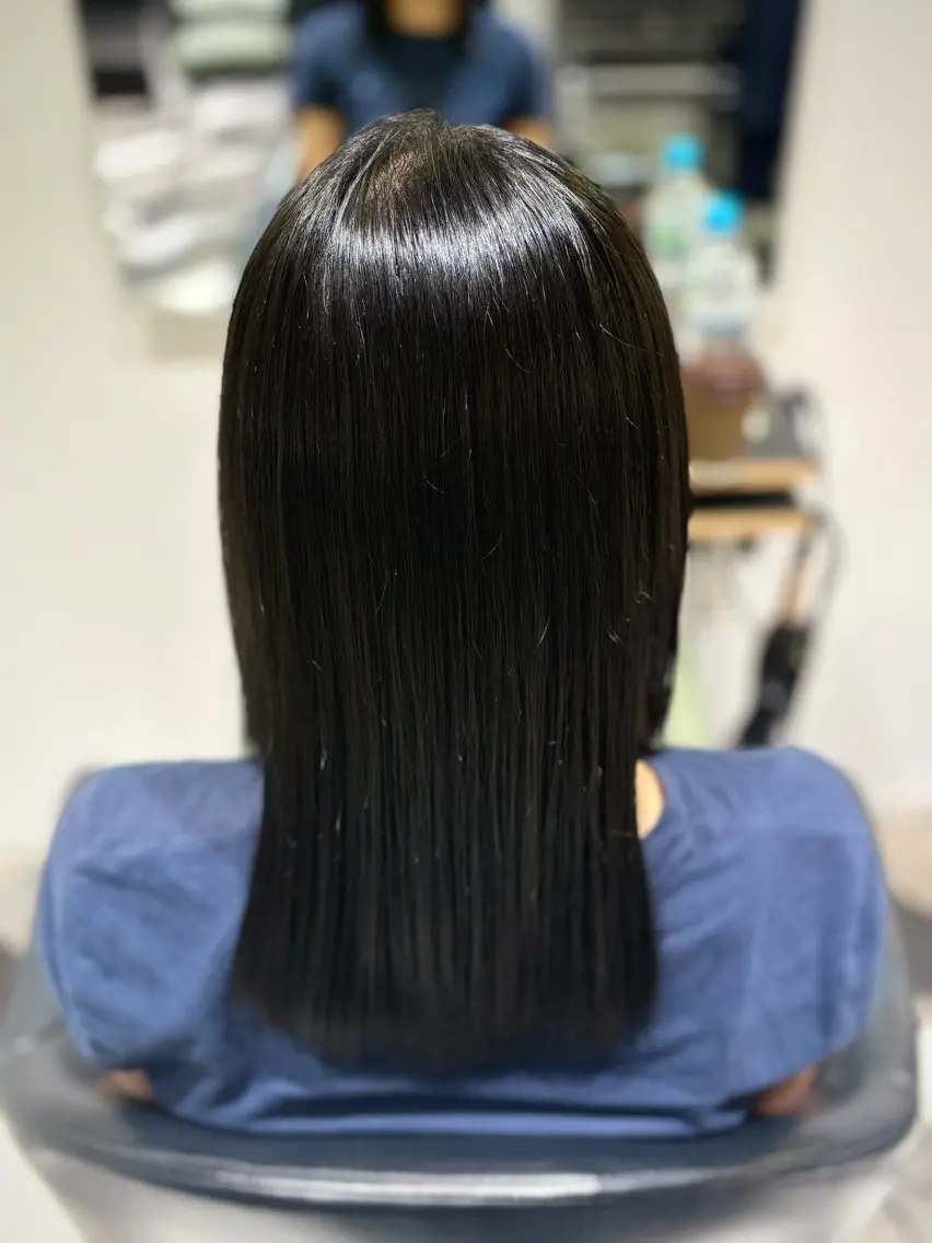 セミロング カラー 黒髪 久保 佑真のヘアスタイル