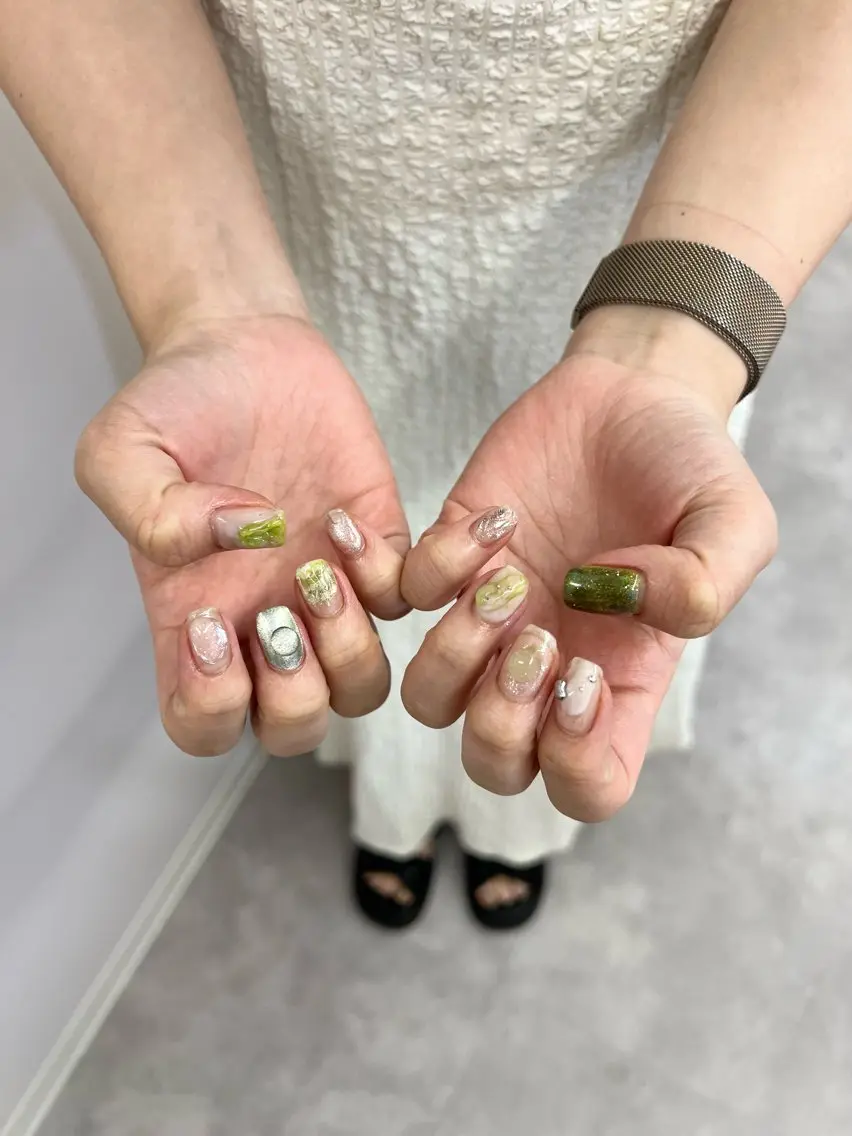 ネイル クリアネイル ジェルネイル グリーン 韓国ネイル マグネットネイル ハンドネイル ハンドケア Bana_ Nailのネイルデザイン