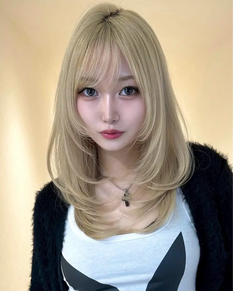 セミロング はな　ブリーチ ハイトーン/ 渋谷のヘアスタイル