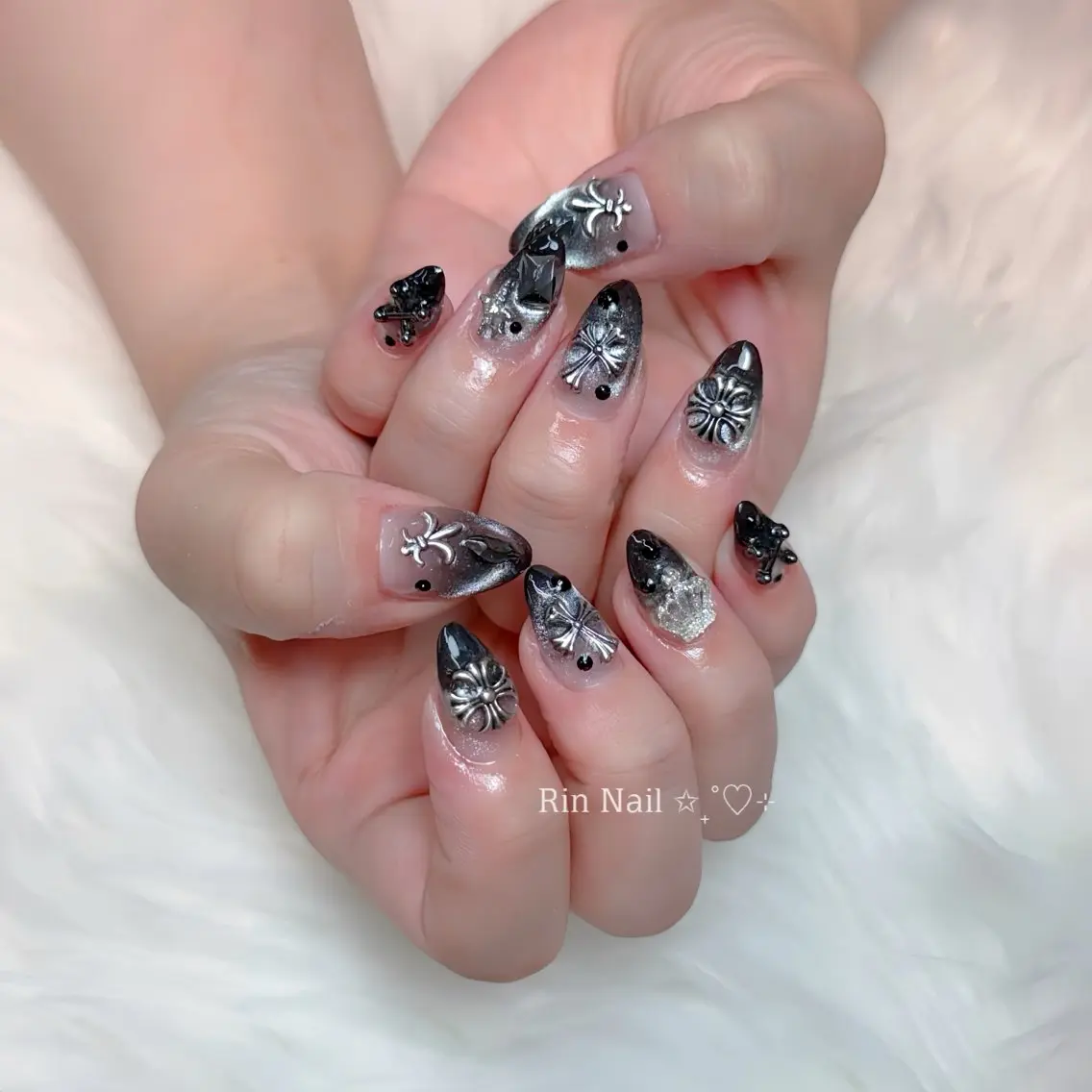 ネイル オーロラネイル チークネイル 桜ネイル クリアネイル ドット ハンドネイル Rin Nail 新大久保店のネイルデザイン