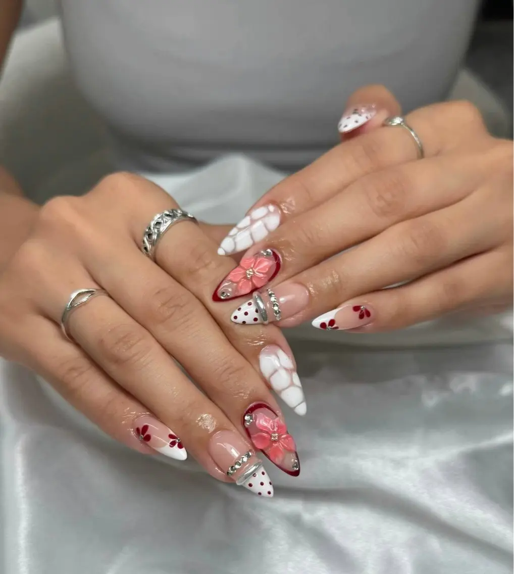 ネイル オーロラネイル チークネイル フラッシュネイル フレンチネイル ジェルネイル ハンドネイル ハンドケア Miyu Nailのネイルデザイン