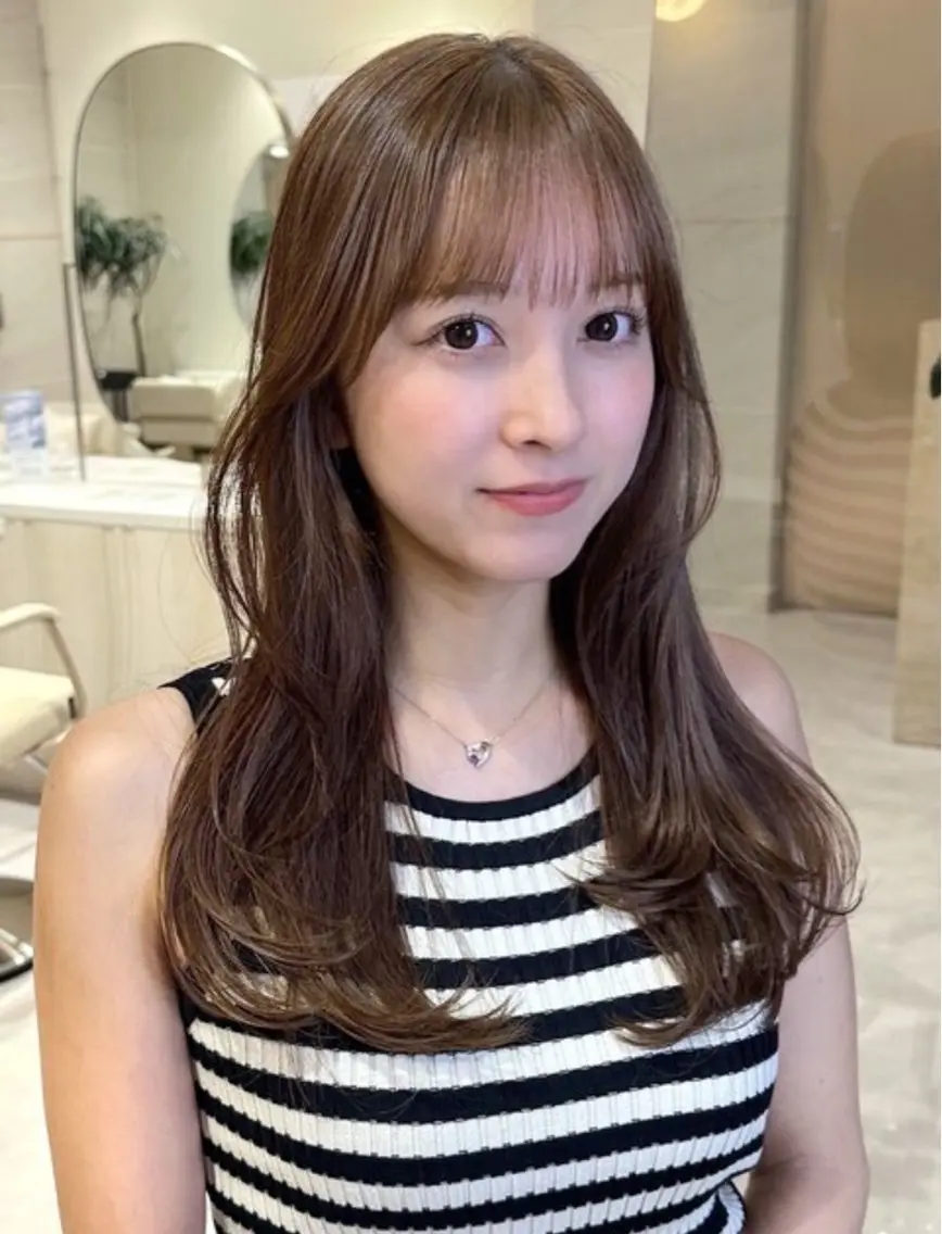 セミロング カラー アッシュ ベージュカラー 透明感カラー くびれヘア 韓国風ヘア カット カット無料｜レイヤー カット｜韓国モテへアのヘアスタイル
