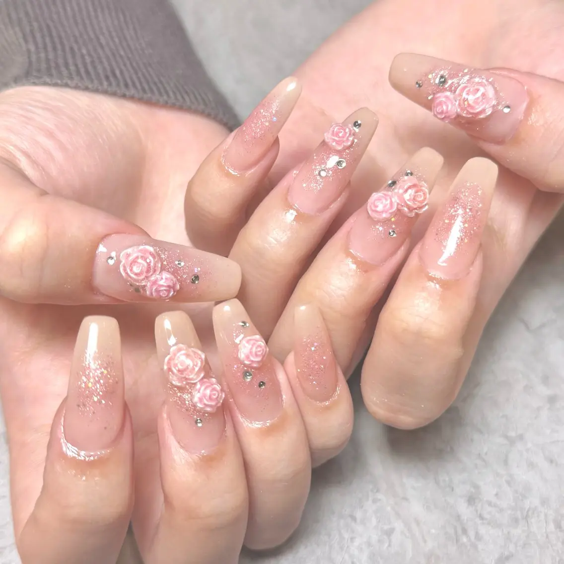 ネイル チークネイル フレンチネイル ガーリー キラキラネイル ワンホンネイル ハンドネイル lillion karenのネイルデザイン