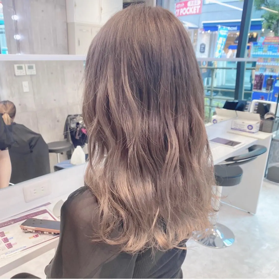 セミロング カラー ヘアアレンジ メンズ キッズ ヘアカラー トリートメント ヘアセット お悩み解決美容師 💐AMIのヘアスタイル