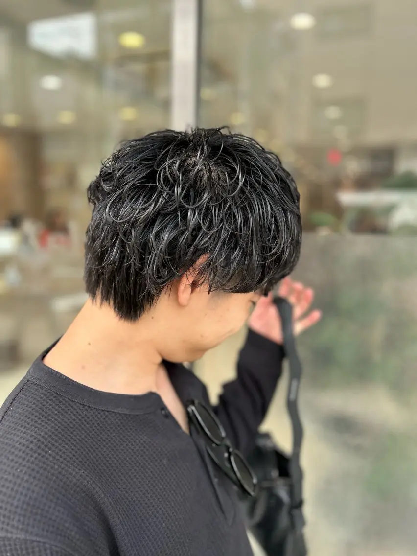 ショート パーマ メンズ カット パーマ ヘアセット メンズハイライト × perm Runoのヘアスタイル