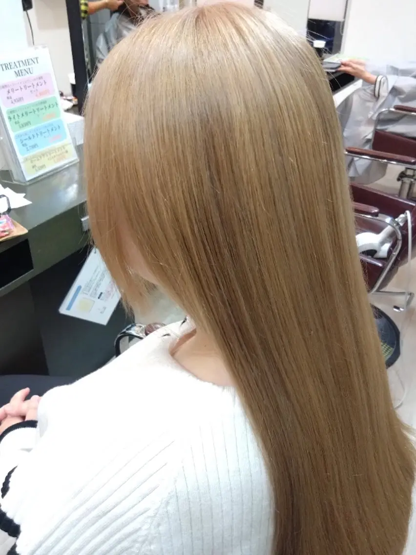 カラー ベージュカラー ブリーチ ブロンド ブロンドベージュ BEE'Z neu 砂田のヘアスタイル