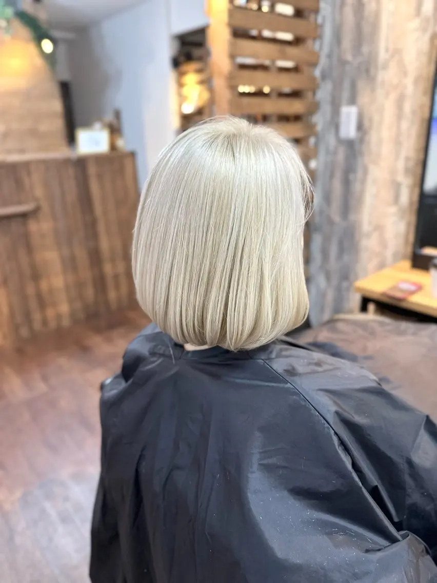 ショート カラー ブリーチ ブロンド カット ヘアカラー トリートメント Luzir⭐︎ GEN⭐︎のヘアスタイル