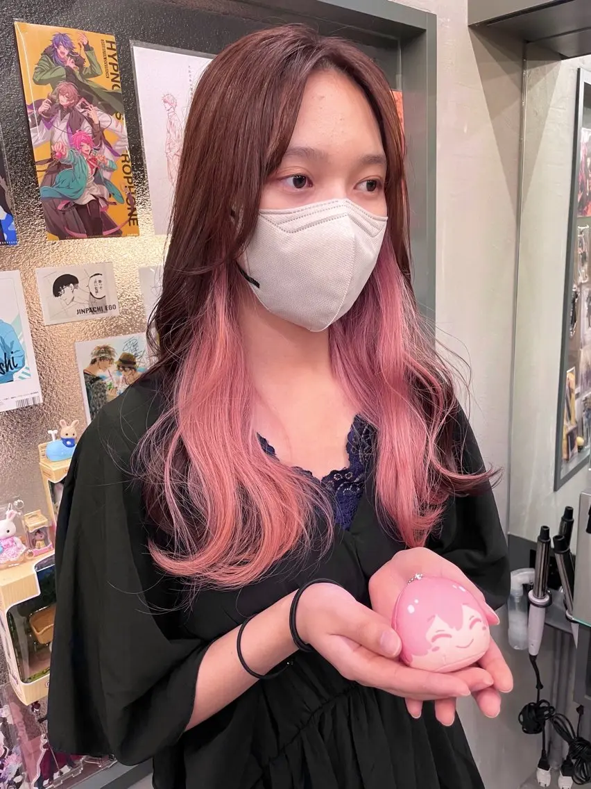 セミロング カラー インナーカラー 推し ブリーチ  髪質改善のヘアスタイル