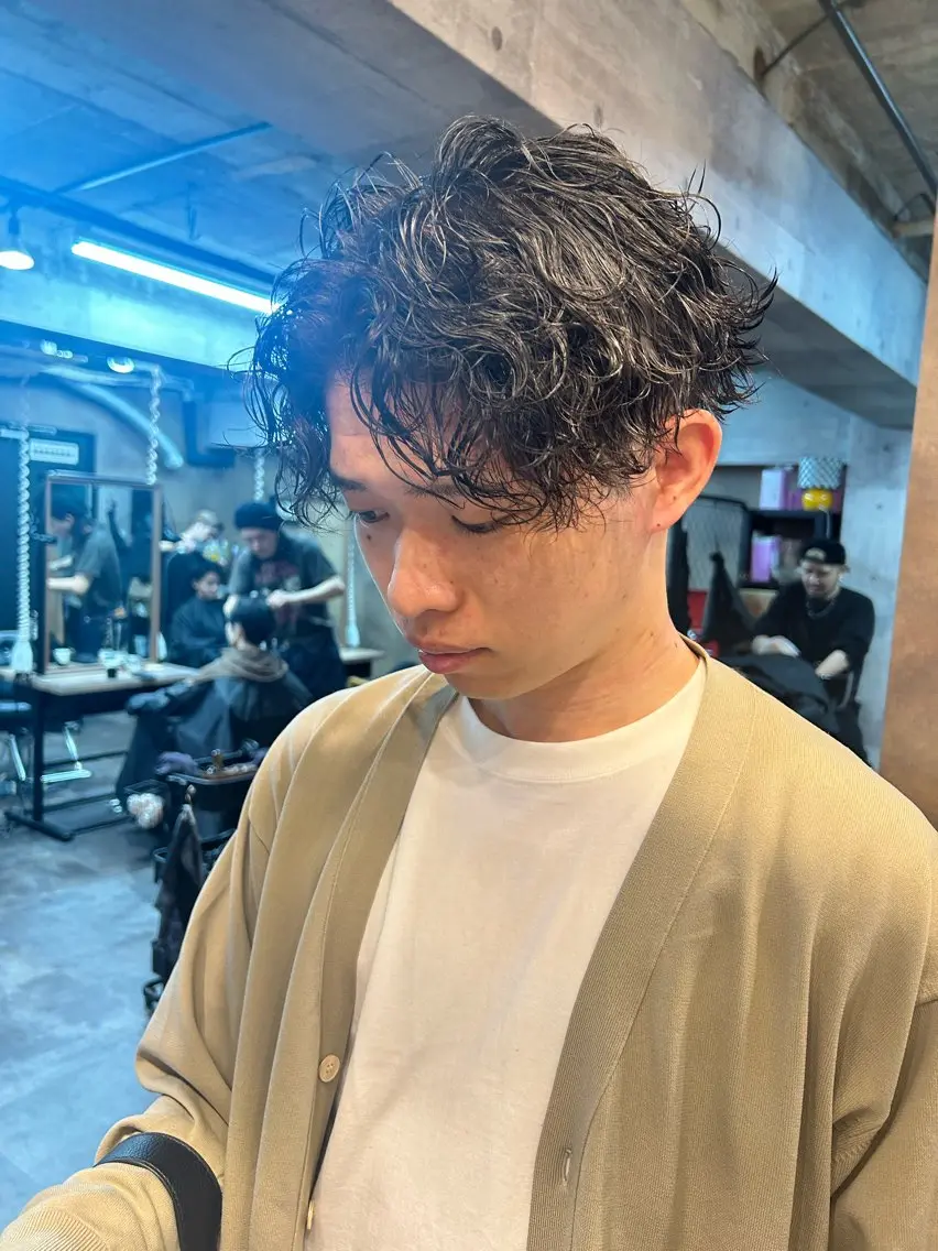 パーマ メンズ センターパート マッシュ メンズパーマ 波巻きパーマ カット パーマ トリートメント kazuki iconのヘアスタイル