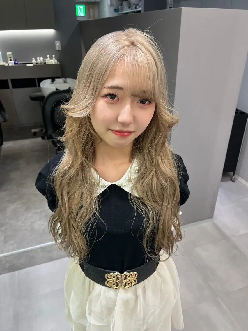 ロング mei ブリーチのヘアスタイル