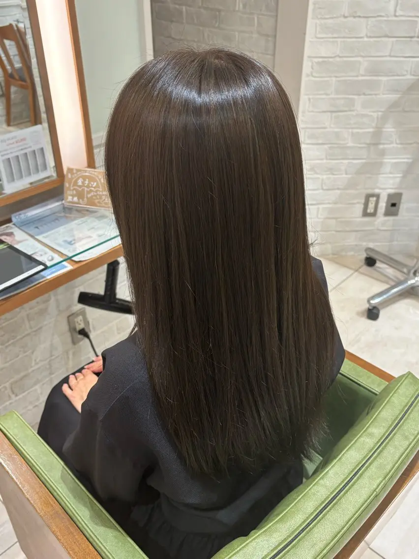 カラー ベージュカラー オリーブベージュ ヘアカラー 関根 莉杏のヘアスタイル