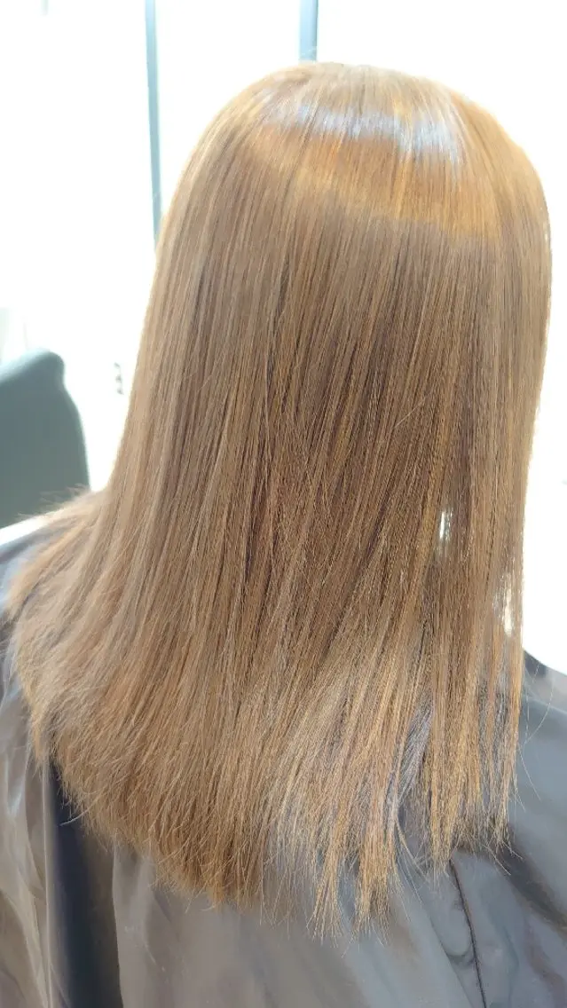 セミロング カラー グレージュ アイハラ クニタカのヘアスタイル