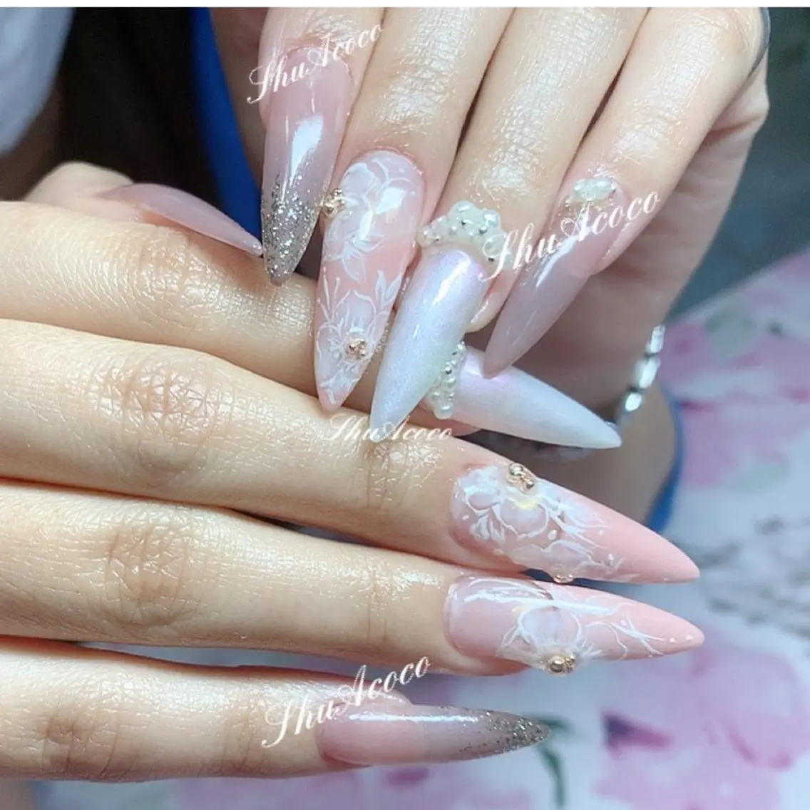 長さだし美爪特殊ロングネイル×アート4本の写真